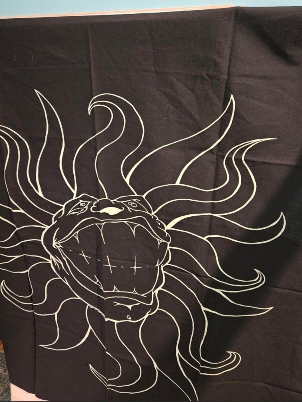 Smiling Sun Tapestry, Unfinished Edges